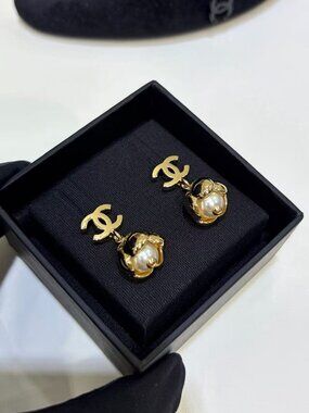 ✨Chanel earrings✨